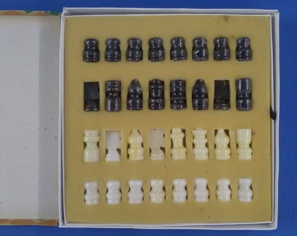 Schachspiel aus Marmor